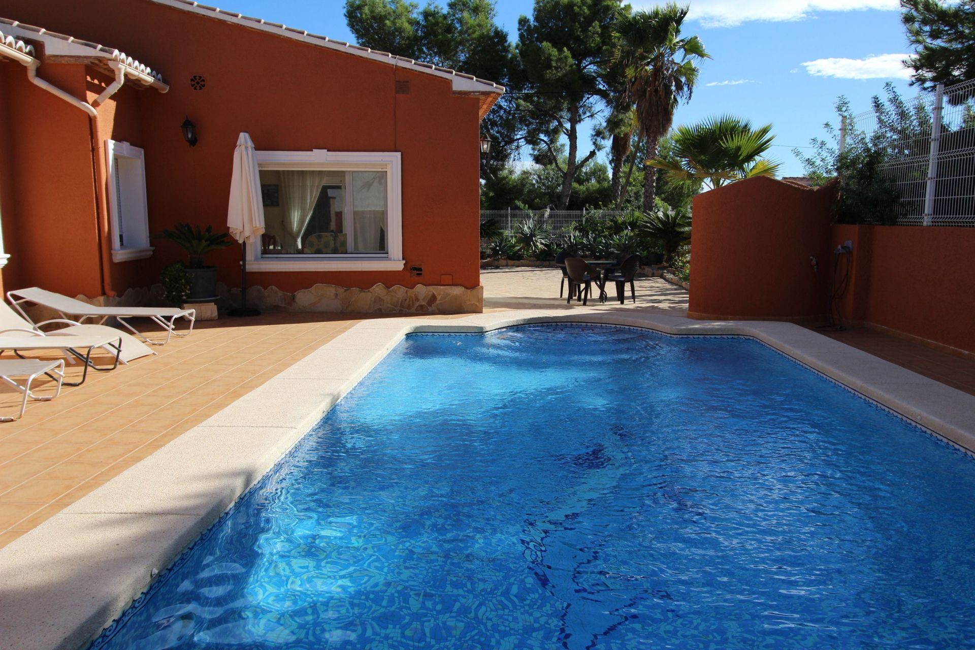 Piscina de Casa o xalet en venda en Alicante / Alacant amb Traster, Piscina i Moblat