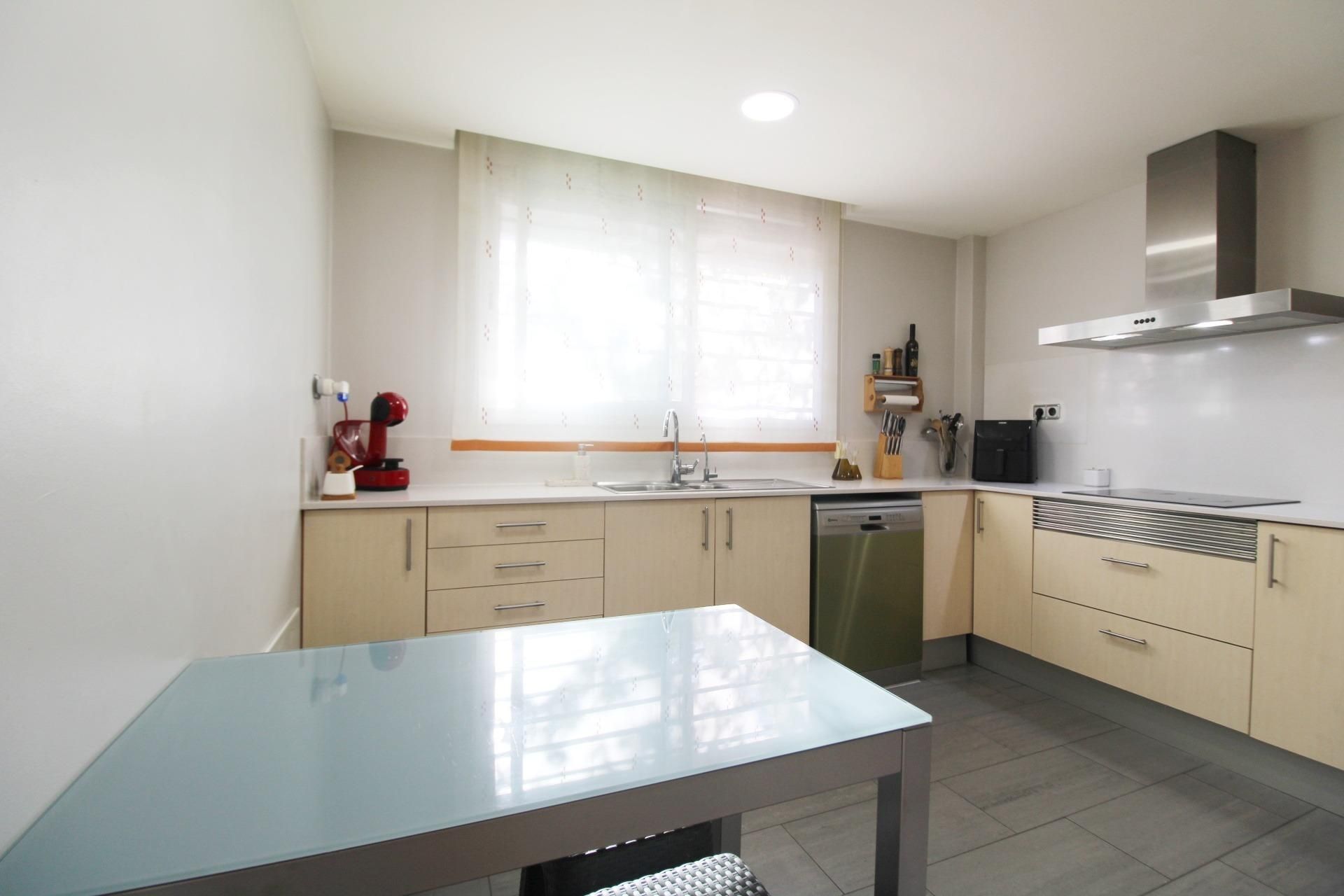 Cocina de Casa adosada en venta en El Vendrell con Jardín privado, Terraza y Trastero