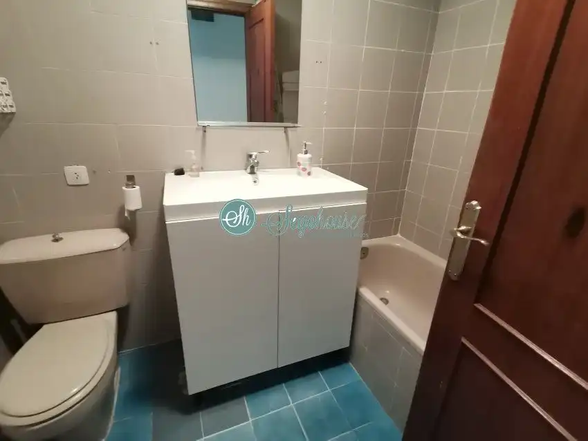 Baño de Piso en venta en Segovia con Calefacción, Parquet y Terraza