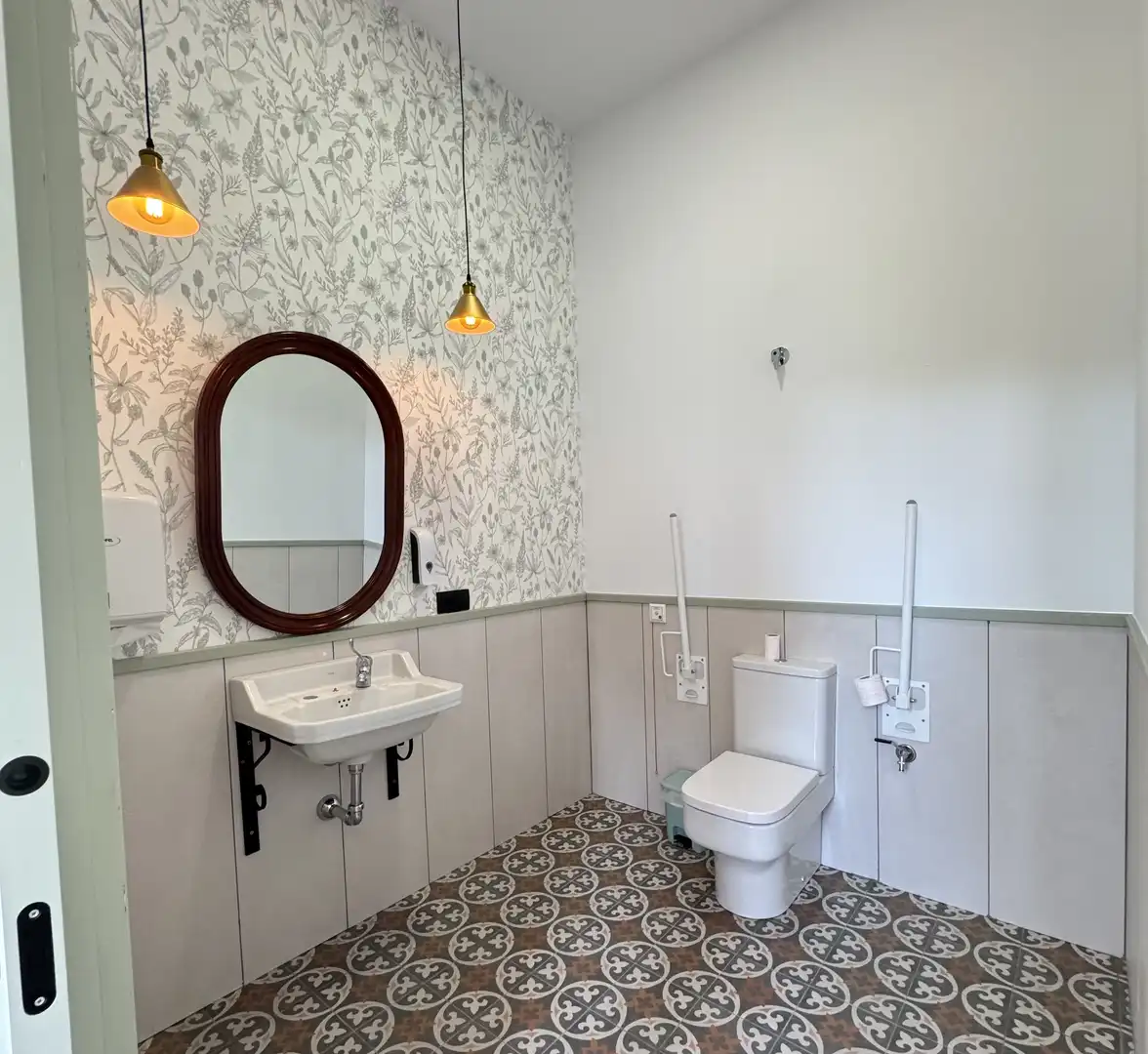 Baño de Local de alquiler en Roquetas de Mar con Aire acondicionado