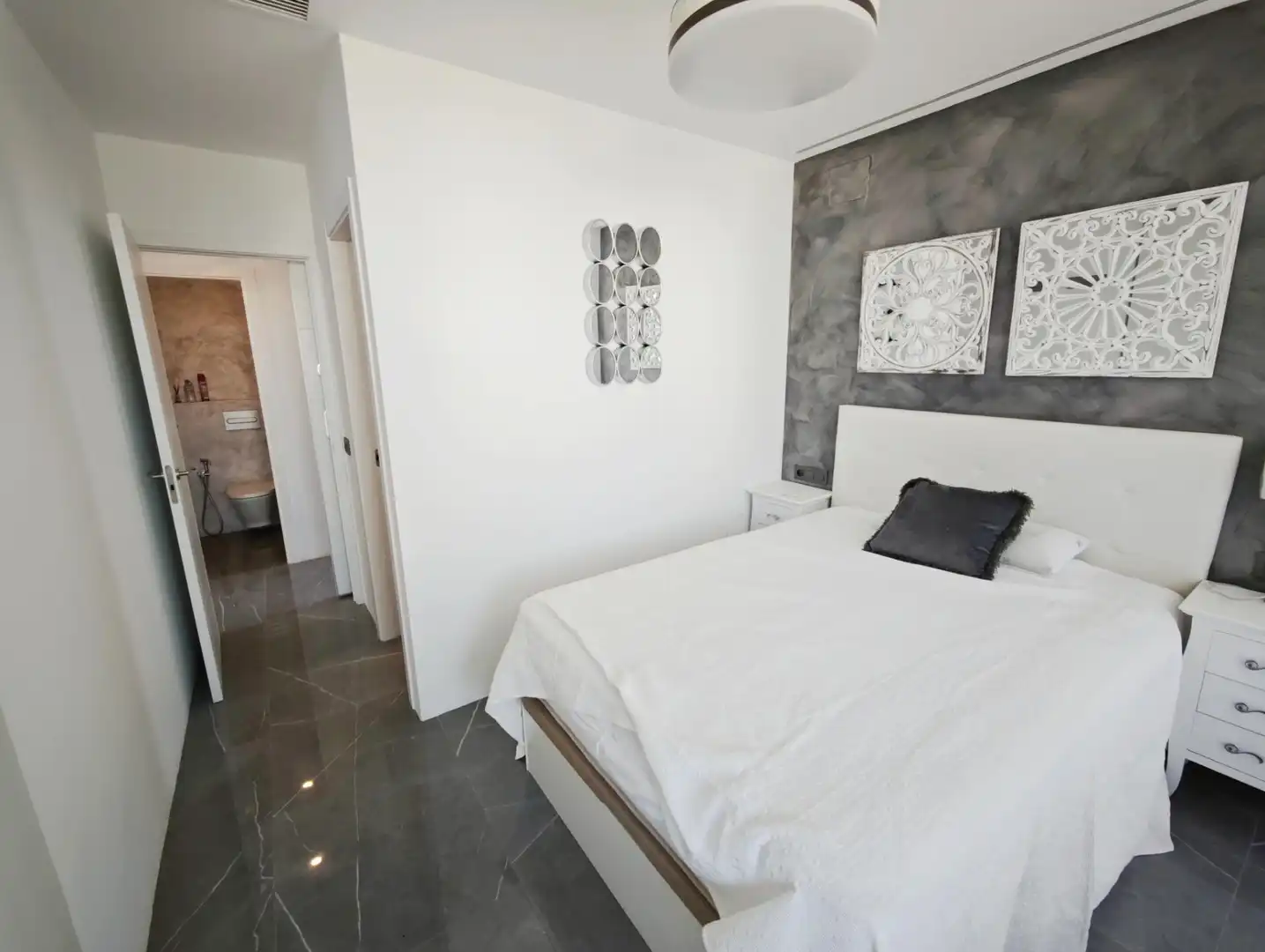 Dormitori de Apartament en venda en Benalmádena amb Aire condicionat, Terrassa i Traster
