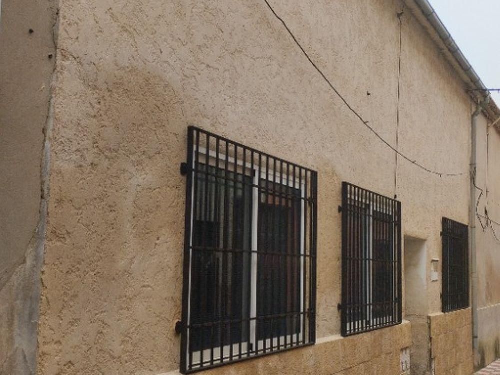 Vista exterior de Local en venta en Arenas de San Juan  con Terraza