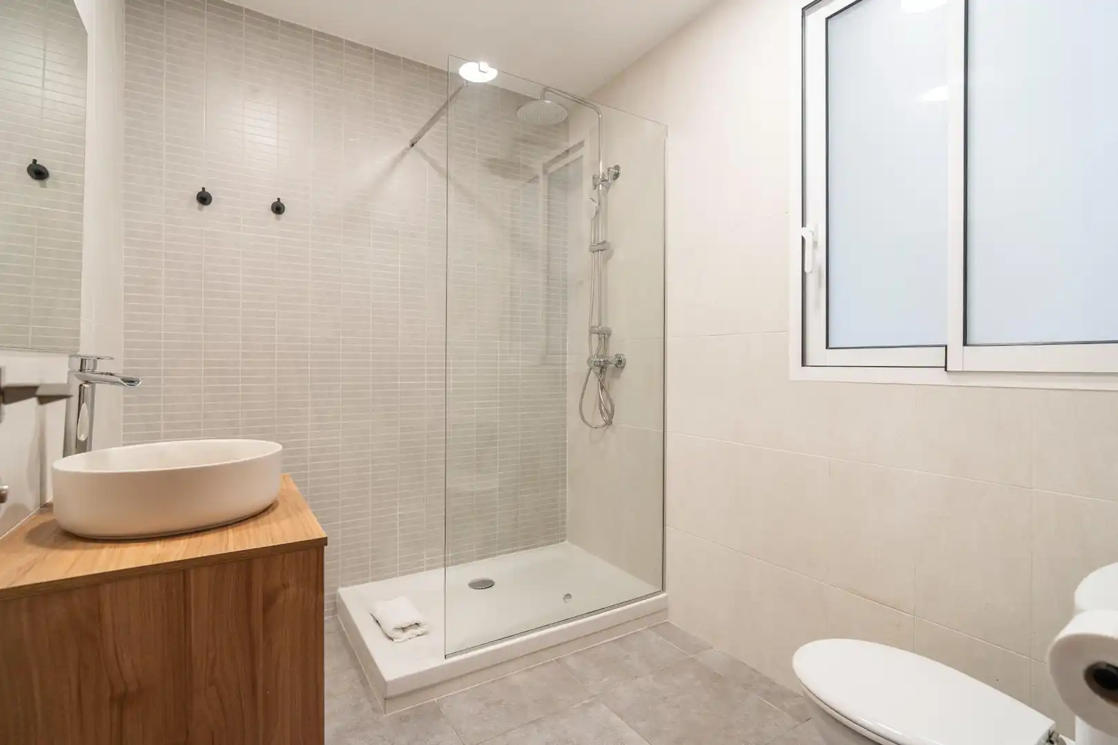 Bathroom of Flat for rent in Valencia  with Air Conditioner, Heating and Furnished