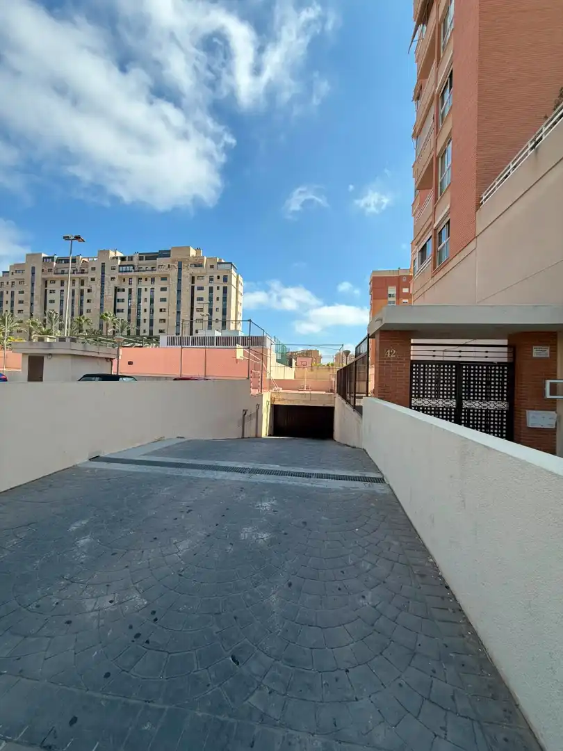 Aparcament de Garatge en venda en Alicante / Alacant amb Alarma