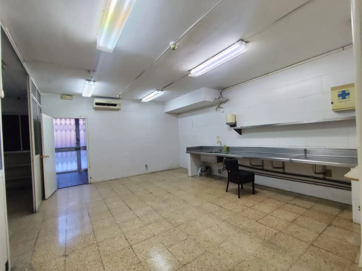 Commercial properties for sale in Barcelona  with Air Conditioner