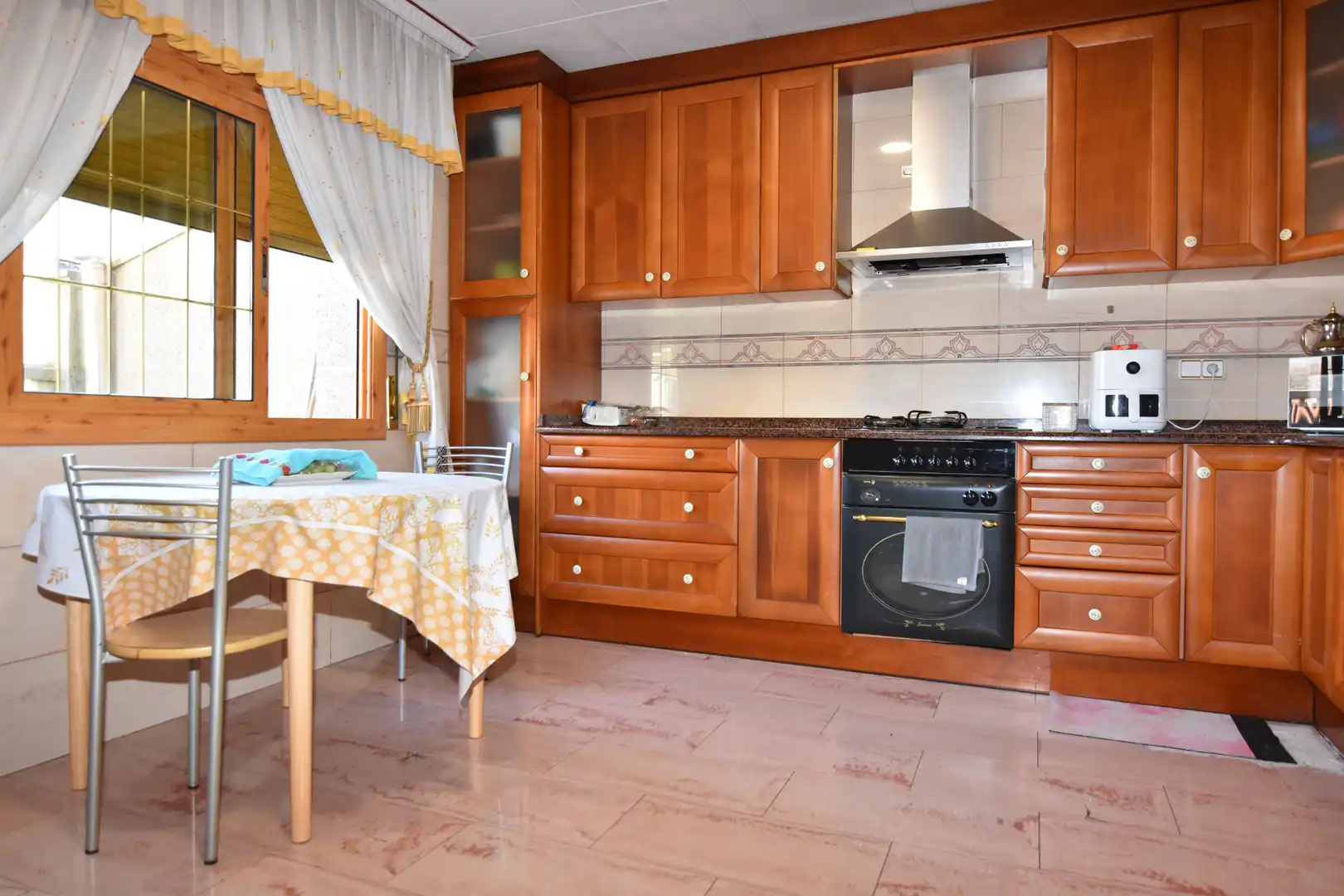 Cuina de Casa o xalet en venda en Tordera amb Calefacció, Terrassa i Balcó