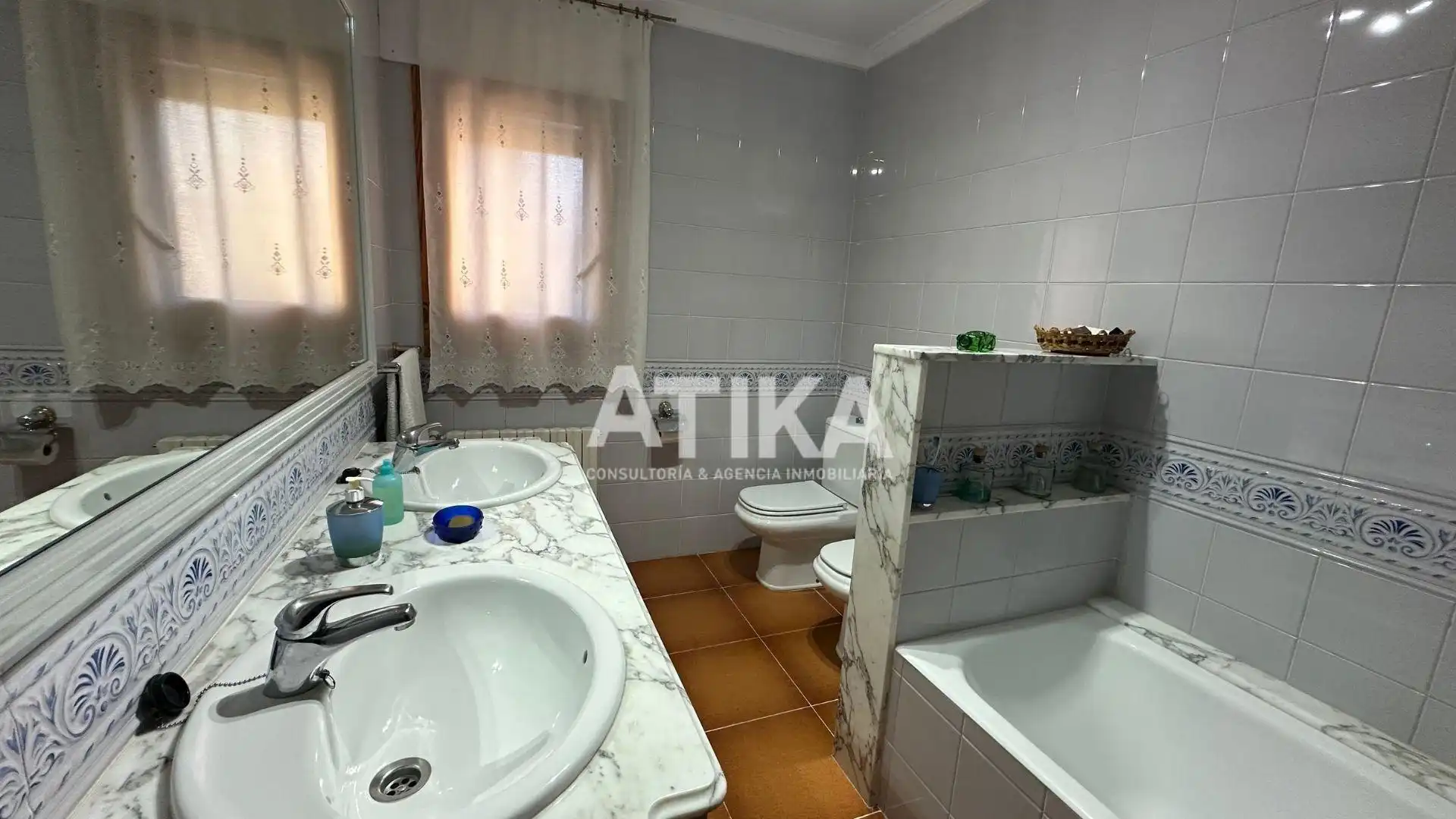 Bany de Casa o xalet en venda en Ontinyent amb Aire condicionat, Calefacció i Jardí privat