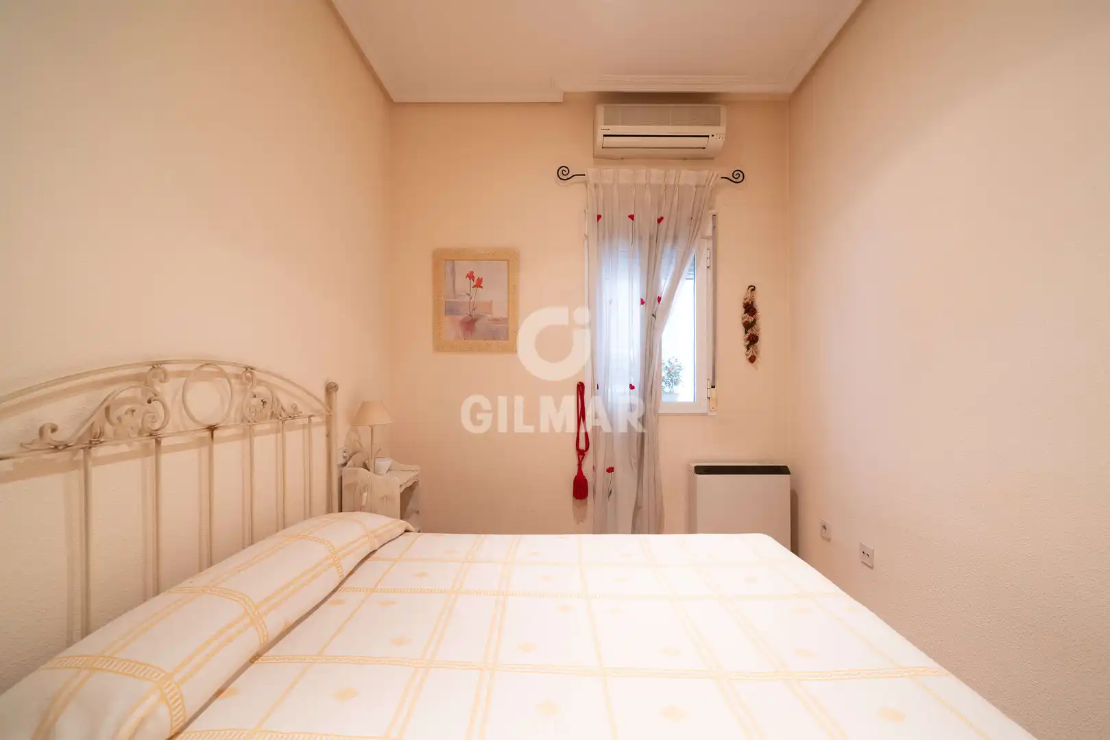 Habitación de Piso en venta en Madrid con Calefacción