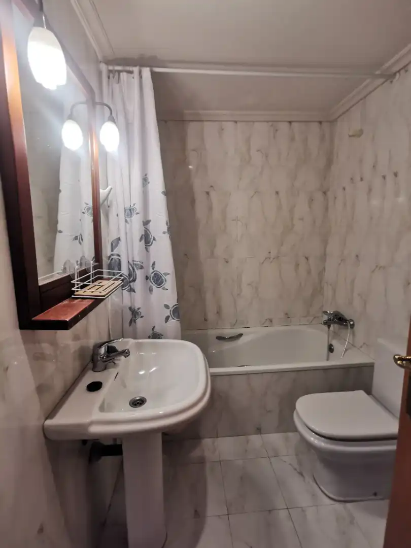 Casa aparellada amb terrassa en venda a Calle Rafael Lapesa, imagen 28