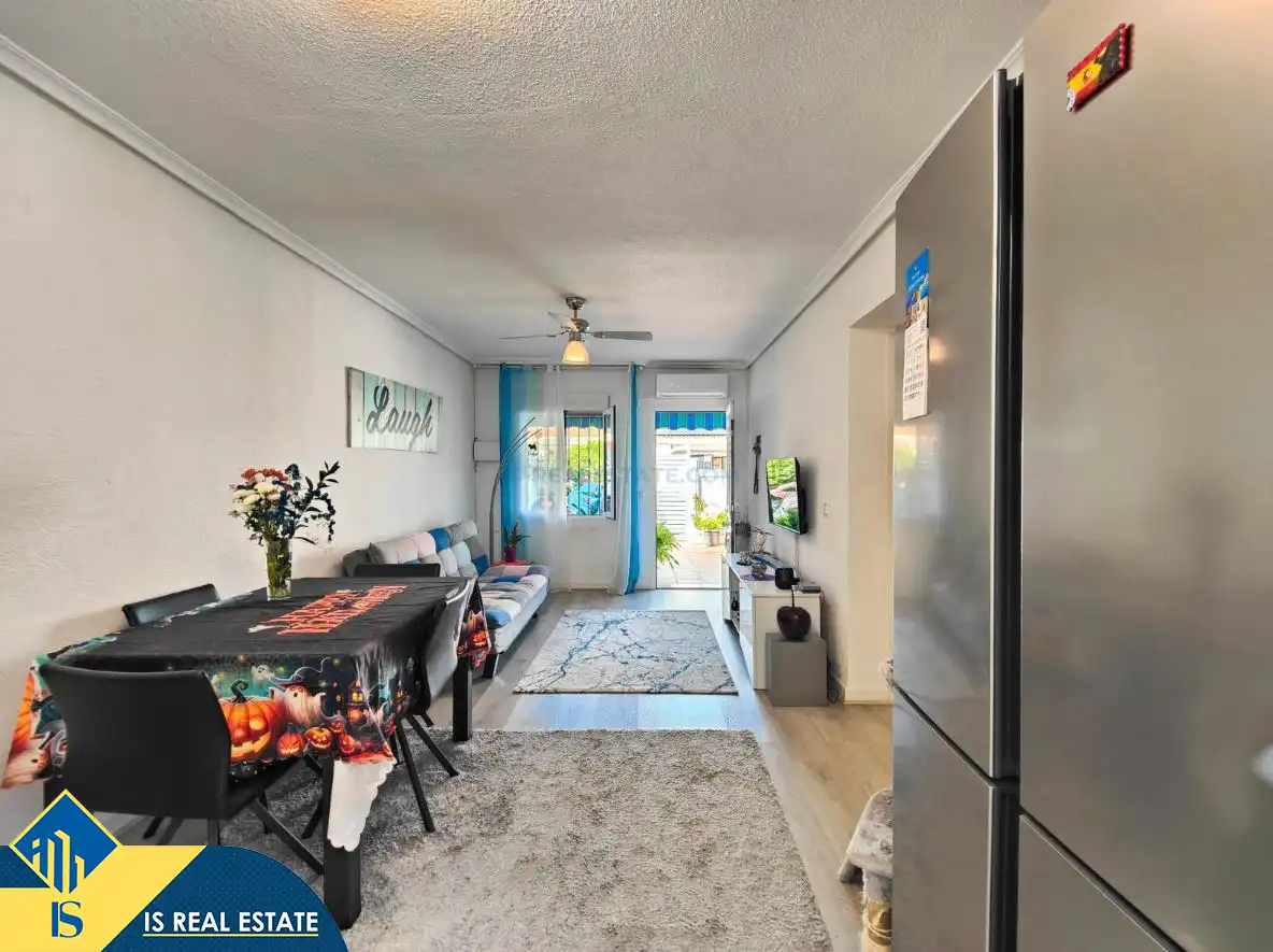 Sala de estar de Casa adosada en venta en Torrevieja con Aire acondicionado, Calefacción y Jardín privado