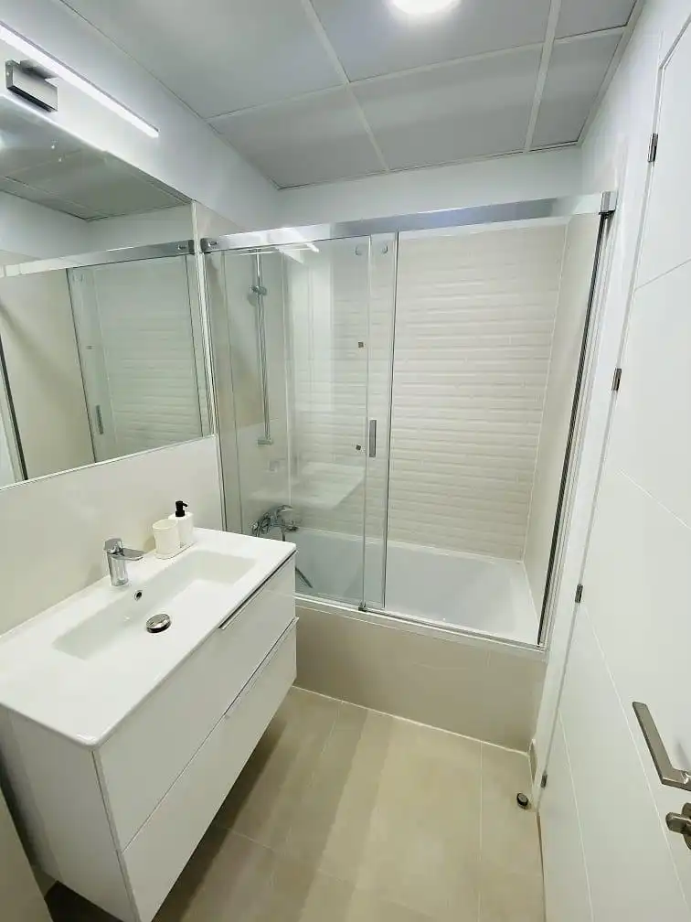 Baño de Piso de alquiler en Dos Hermanas con Aire acondicionado, Calefacción y Parquet