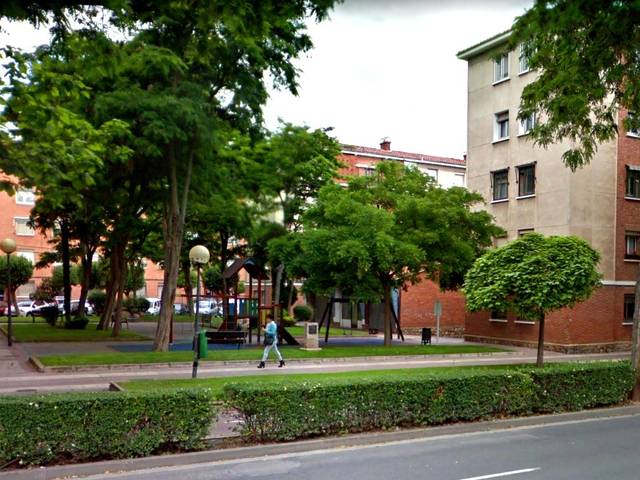 Local comercial en Alquiler en Logroño - Luis de Ulloa en San Millán - Ayuntamiento