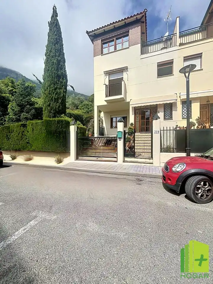 Vista exterior de Casa adosada en venta en Jaén con Aire acondicionado, Jardín privado y Terraza