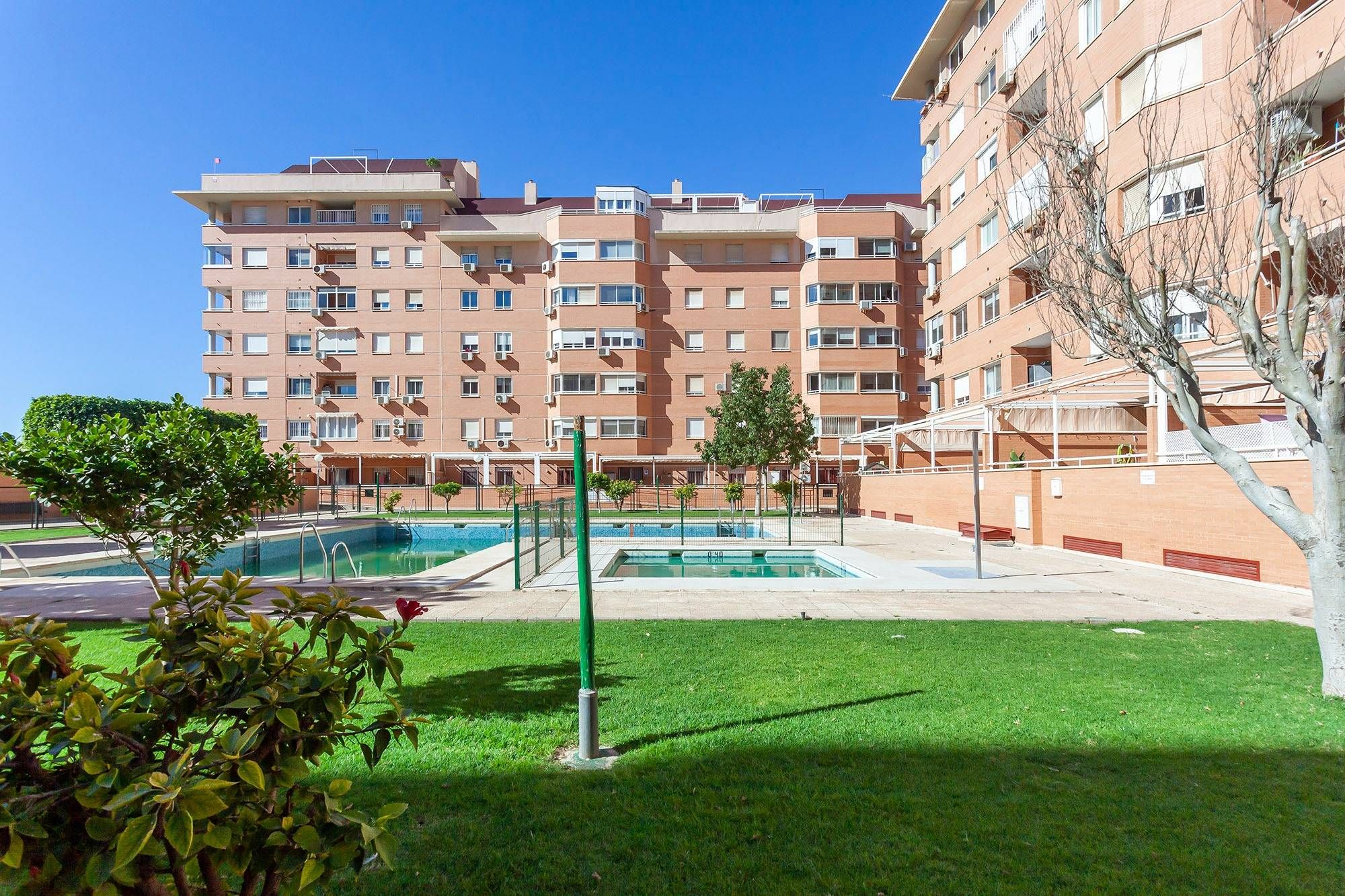 Swimming pool of Flat to rent in  Almería Capital  with Air Conditioner, Terrace and Furnished
