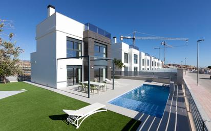 Vista exterior de Casa o xalet en venda en Mutxamel amb Aire condicionat, Terrassa i Piscina