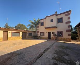 Vista exterior de Casa o xalet de lloguer en Alcalá de Guadaira amb Aire condicionat, Terrassa i Traster