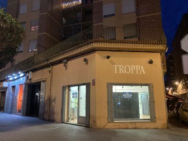 Locale commerciale in affitto a Avenida de Jose Ortiz 13