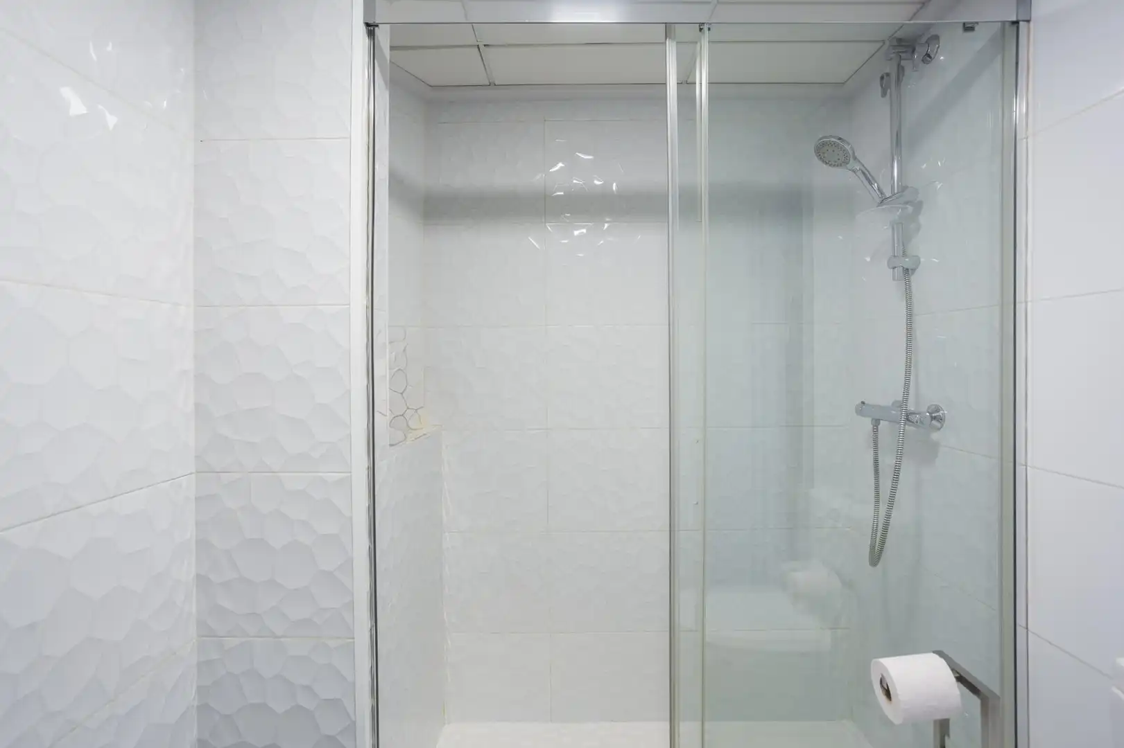 Badezimmer von Dachboden zum Verkauf in Gandia mit Klimaanlage, Heizung und Terrasse