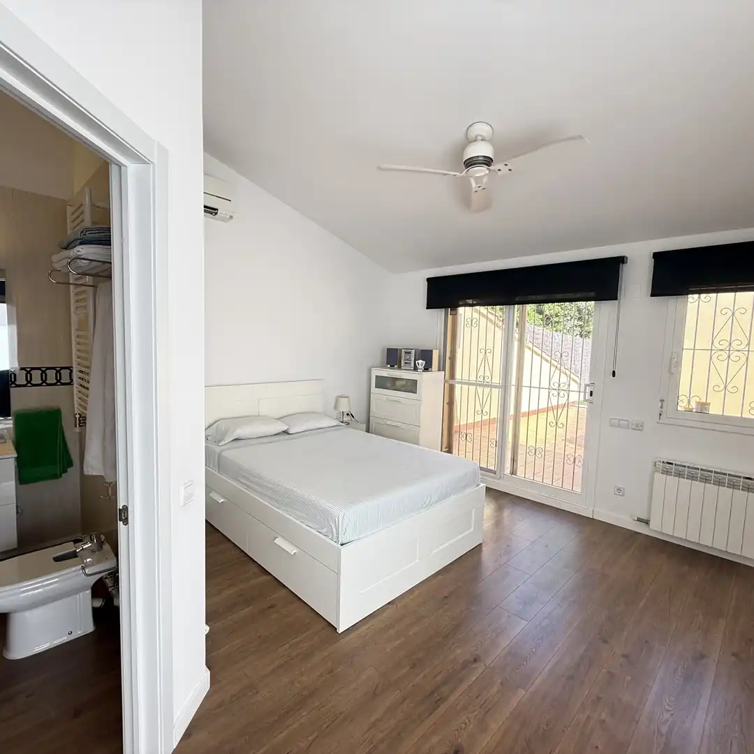 Dormitori de Casa adosada en venda en Sitges amb Calefacció, Jardí privat i Parquet