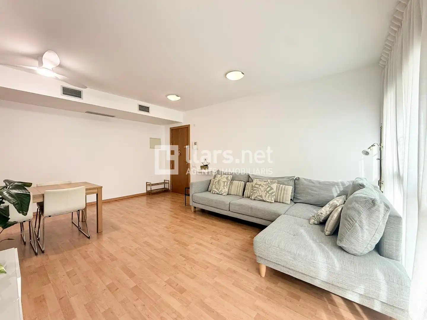 Sala de estar de Piso en venta en Sitges con Aire acondicionado, Calefacción y Parquet