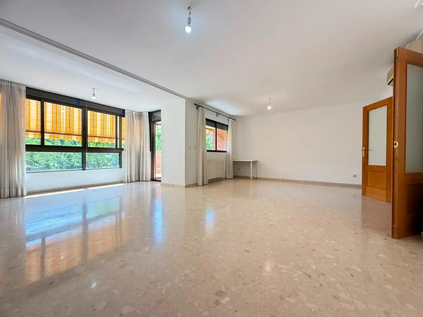 Vista exterior de Dúplex en venta en Alicante / Alacant con Aire acondicionado, Calefacción y Terraza
