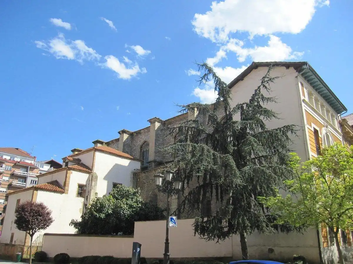 Vista exterior de Piso en venta en Oviedo  con Calefacción y Trastero