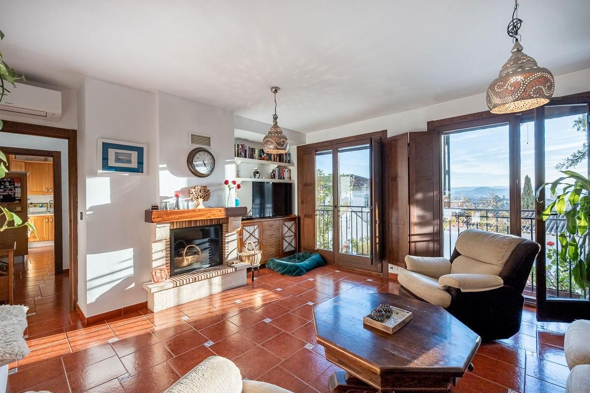 Sala d'estar de Casa o xalet en venda en  Granada Capital amb Aire condicionat, Calefacció i Jardí privat
