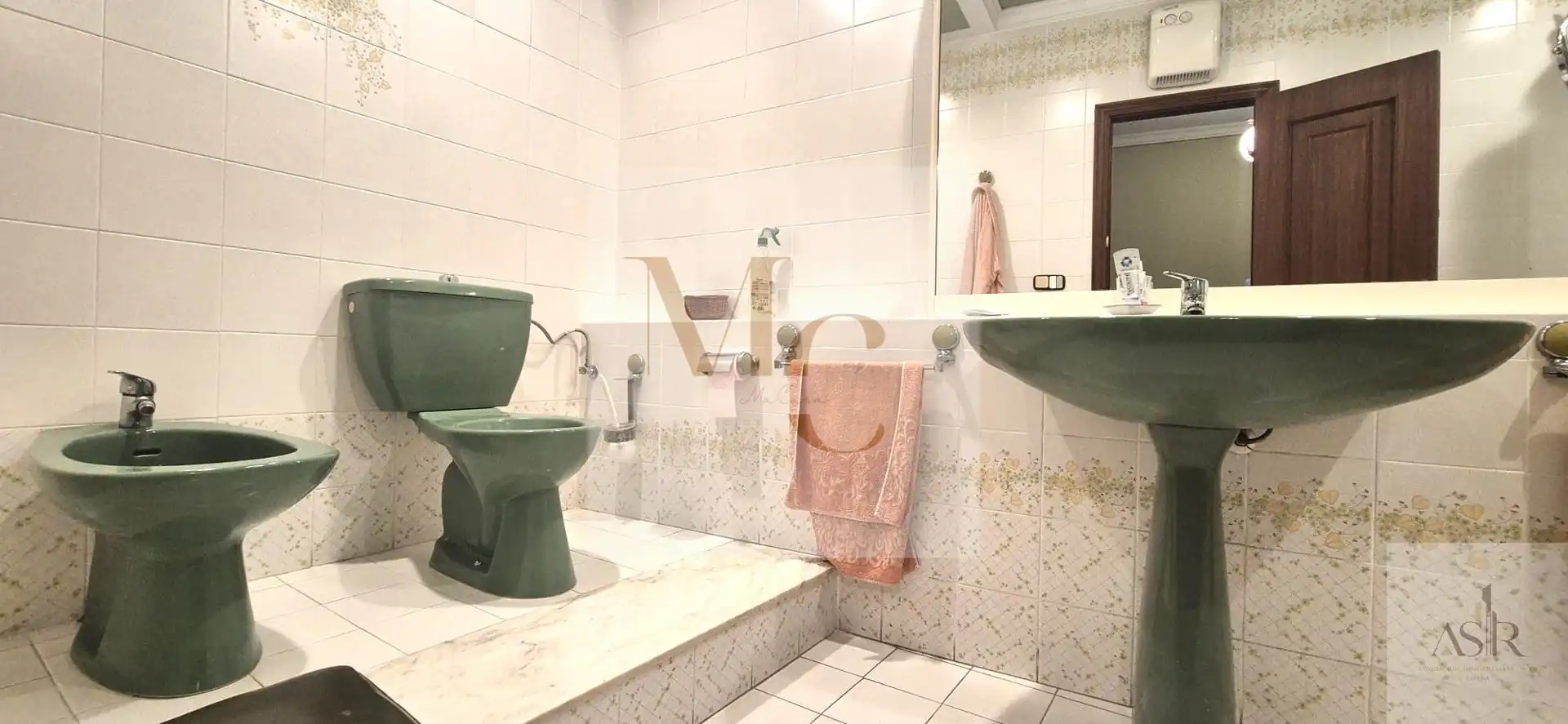 Bathroom of Houses for sale in Silla  with Storage room