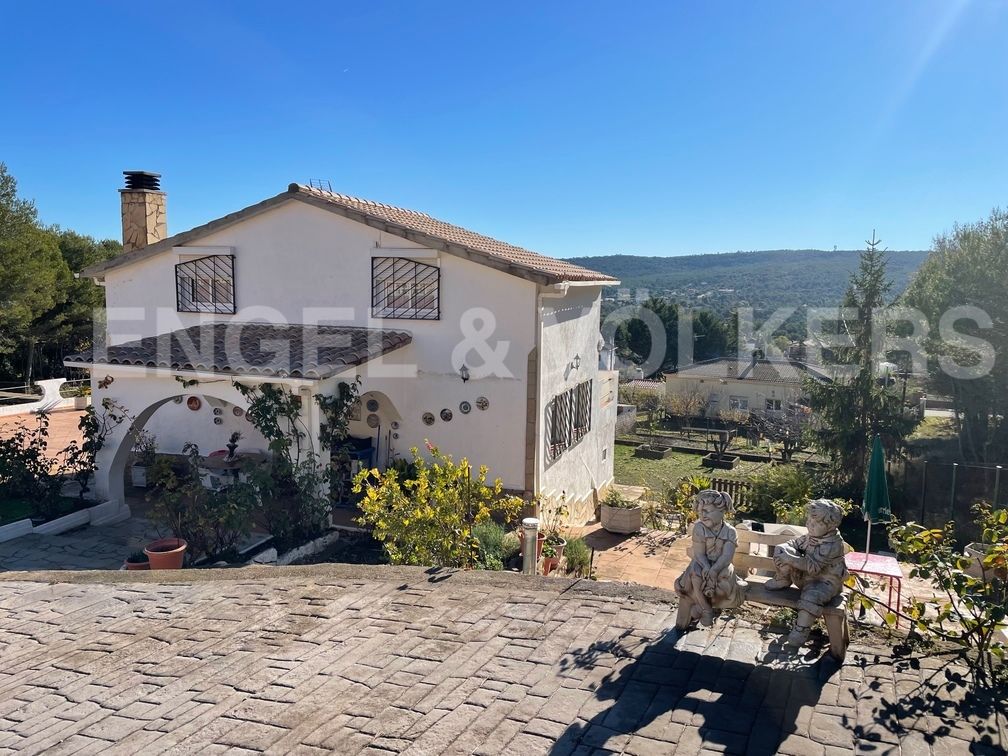 Vista exterior de Casa o xalet en venda en Querol amb Calefacció, Jardí privat i Terrassa