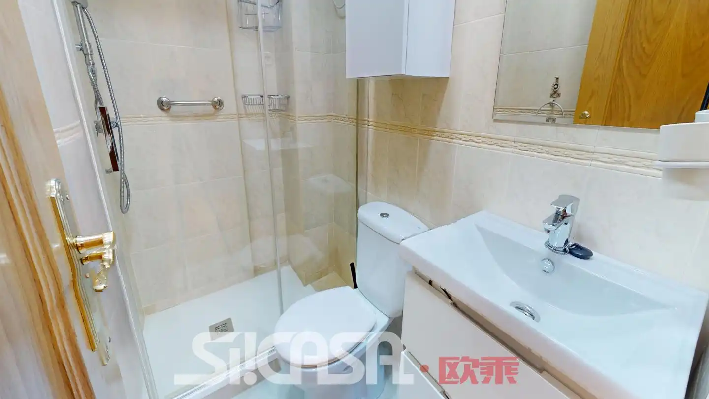 Baño de Casa adosada en venta en Parla con Aire acondicionado, Calefacción y Terraza