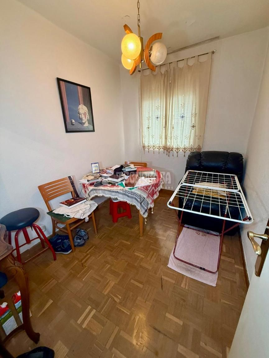 Bedroom of Flat for sale in  Madrid Capital  with Air Conditioner, Heating and Terrace