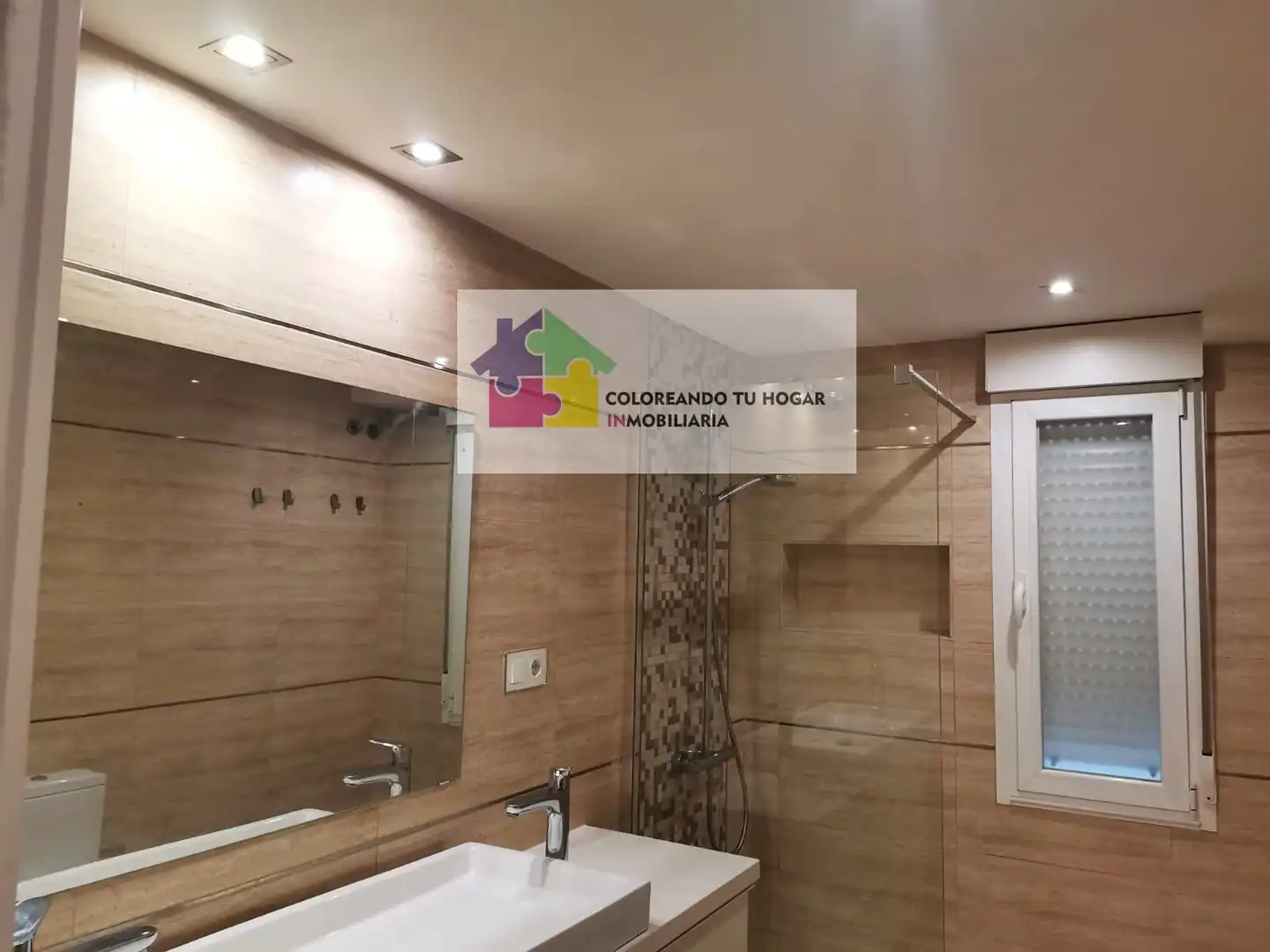Bany de Pis de lloguer en León Capital  amb Calefacció, Parquet i Terrassa