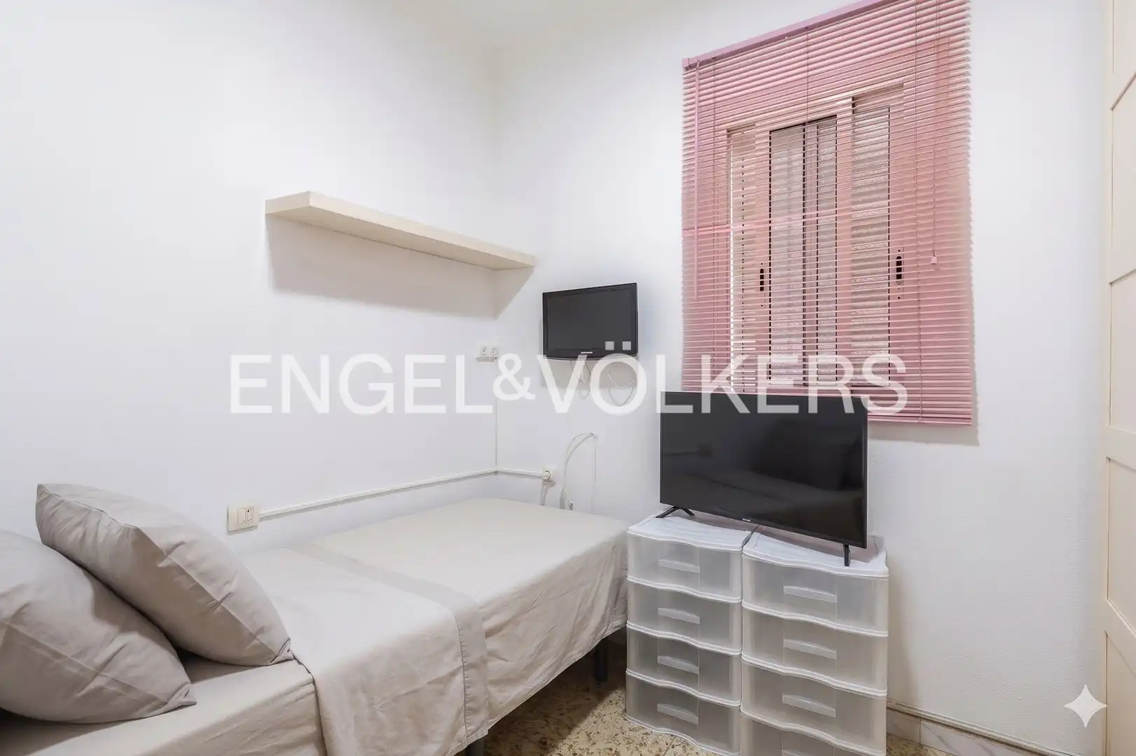 Bedroom of Flat for sale in Barcelona  with Air Conditioner, Heating and Balcony