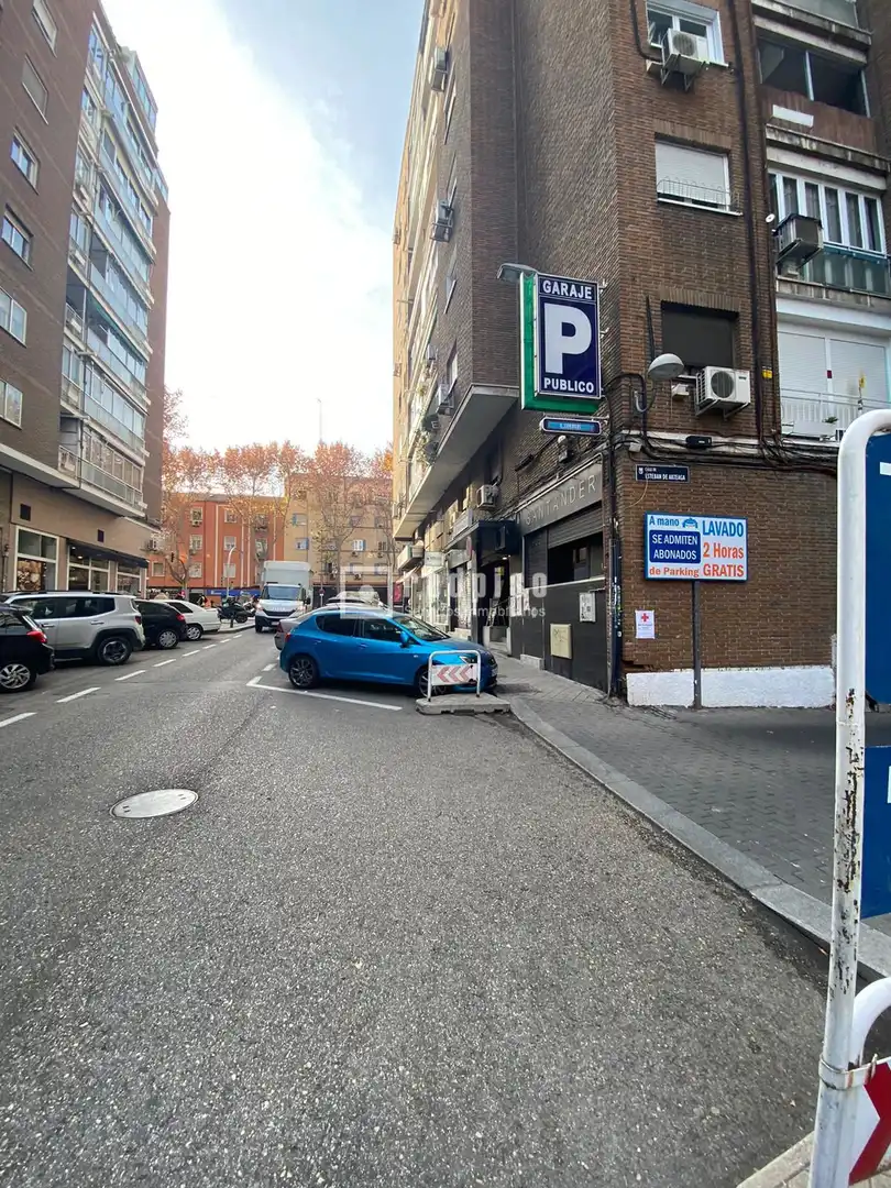 Aparcament de Pis en venda en Madrid amb Calefacció, Parquet i Terrassa
