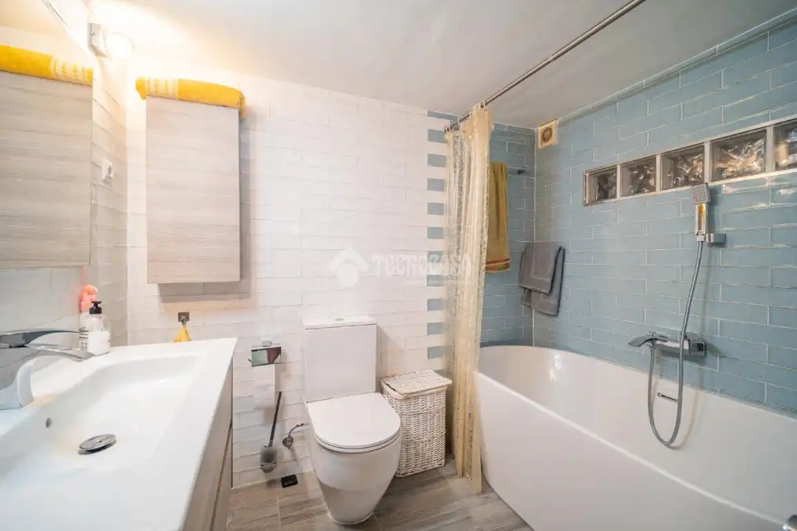 Baño de Casa adosada en venta en Rivas-Vaciamadrid con Aire acondicionado, Calefacción y Jardín privado