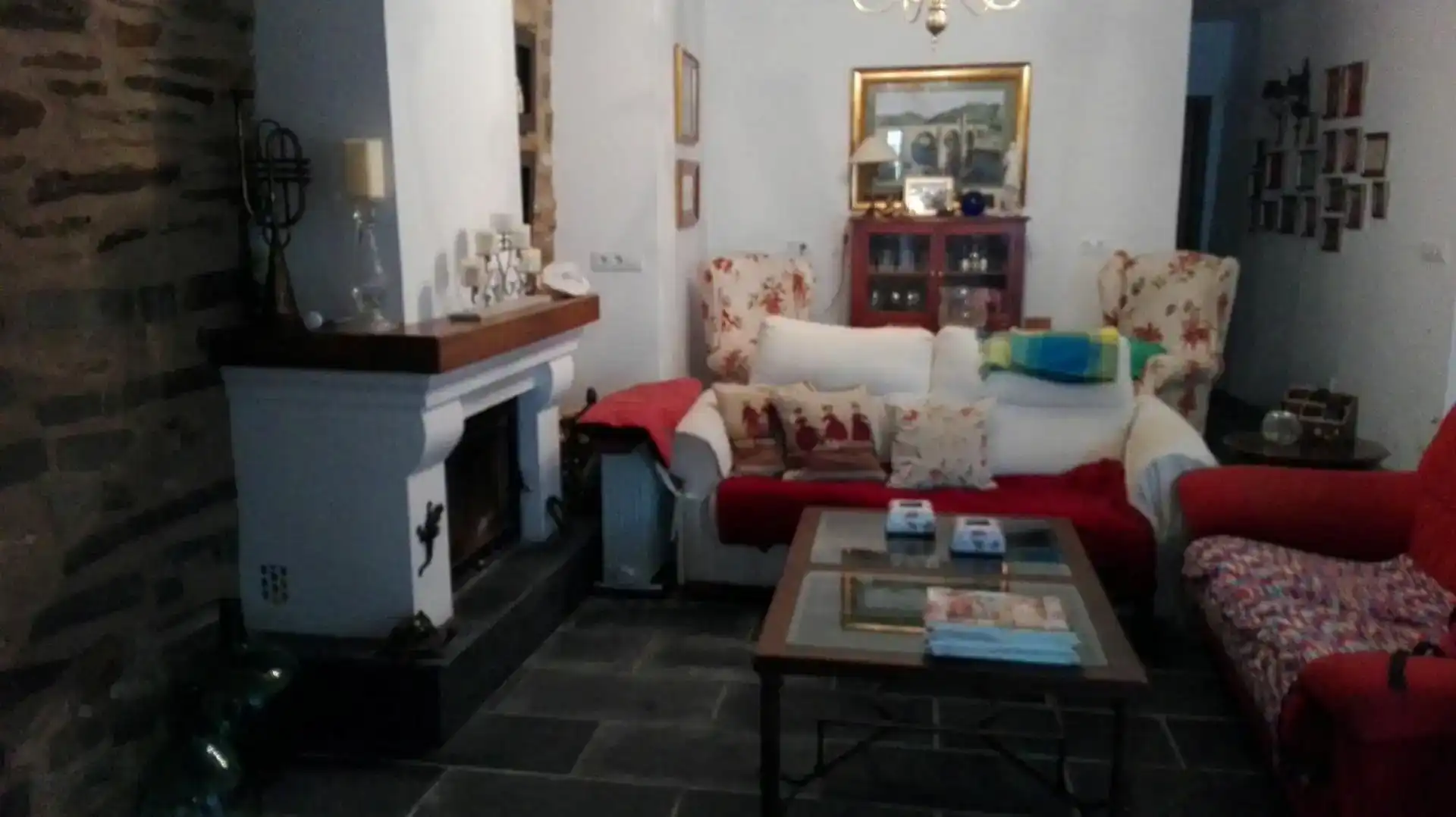 Sala d'estar de Casa adosada en venda en Alcántara amb Aire condicionat, Moblat i Forn