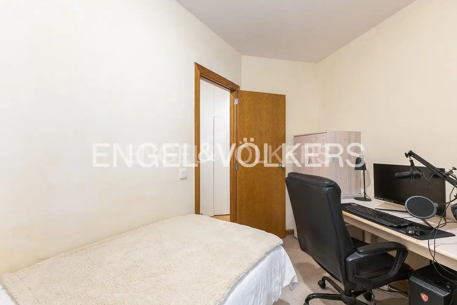 Bedroom of Flat for sale in Valencia  with Air Conditioner, Heating and Parquet flooring