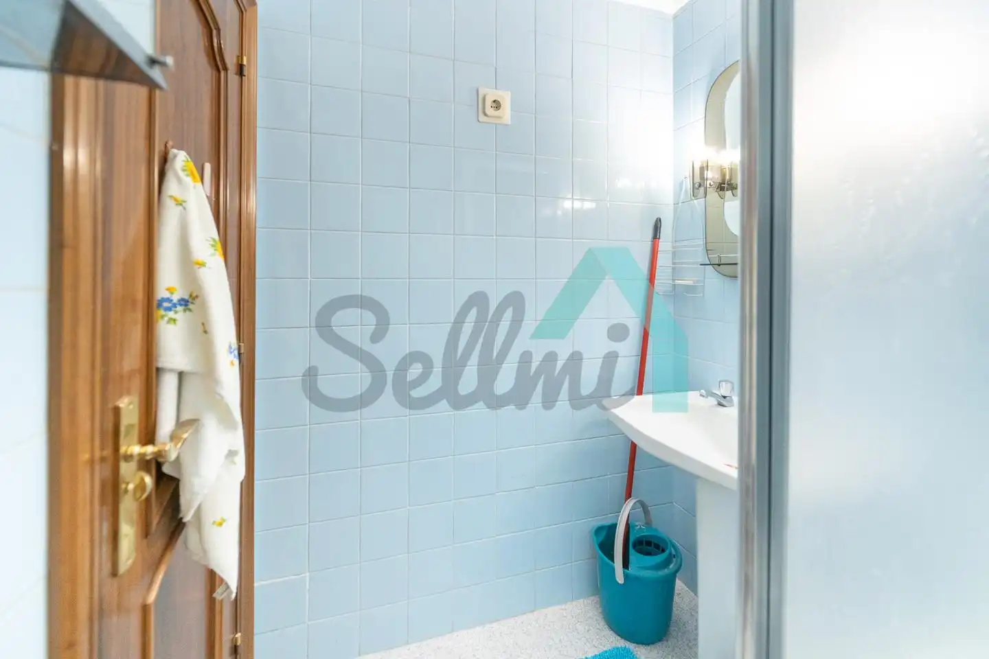 Bathroom of Flat for rent in Gijón   with Heating, Parquet flooring and Furnished