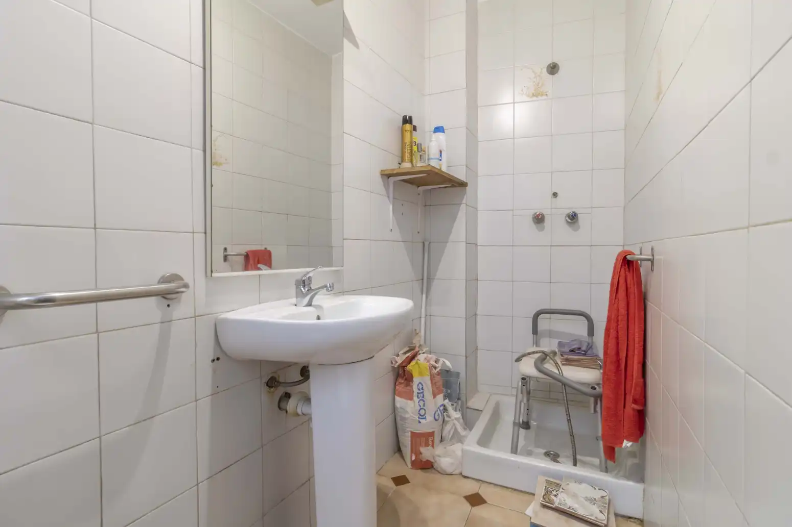 Badezimmer von Einfamilien-Reihenhaus zum Verkauf in Sevilla mit Terrasse, Abstellraum und Balkon