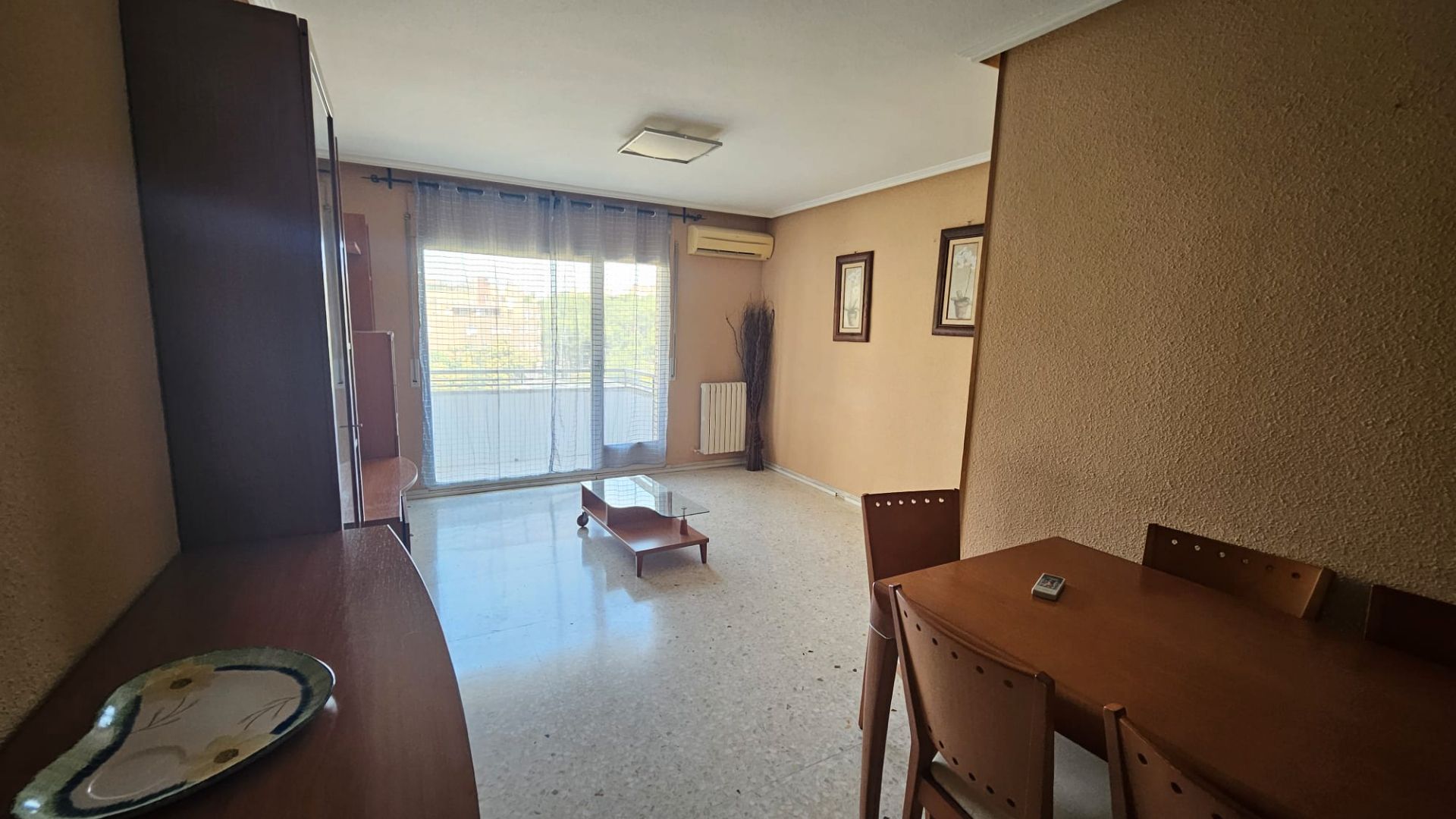 Sala d'estar de Pis de lloguer en  Zaragoza Capital amb Calefacció, Parquet i Moblat