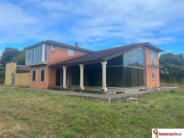 Casa-chalet en Venta en Área Rural