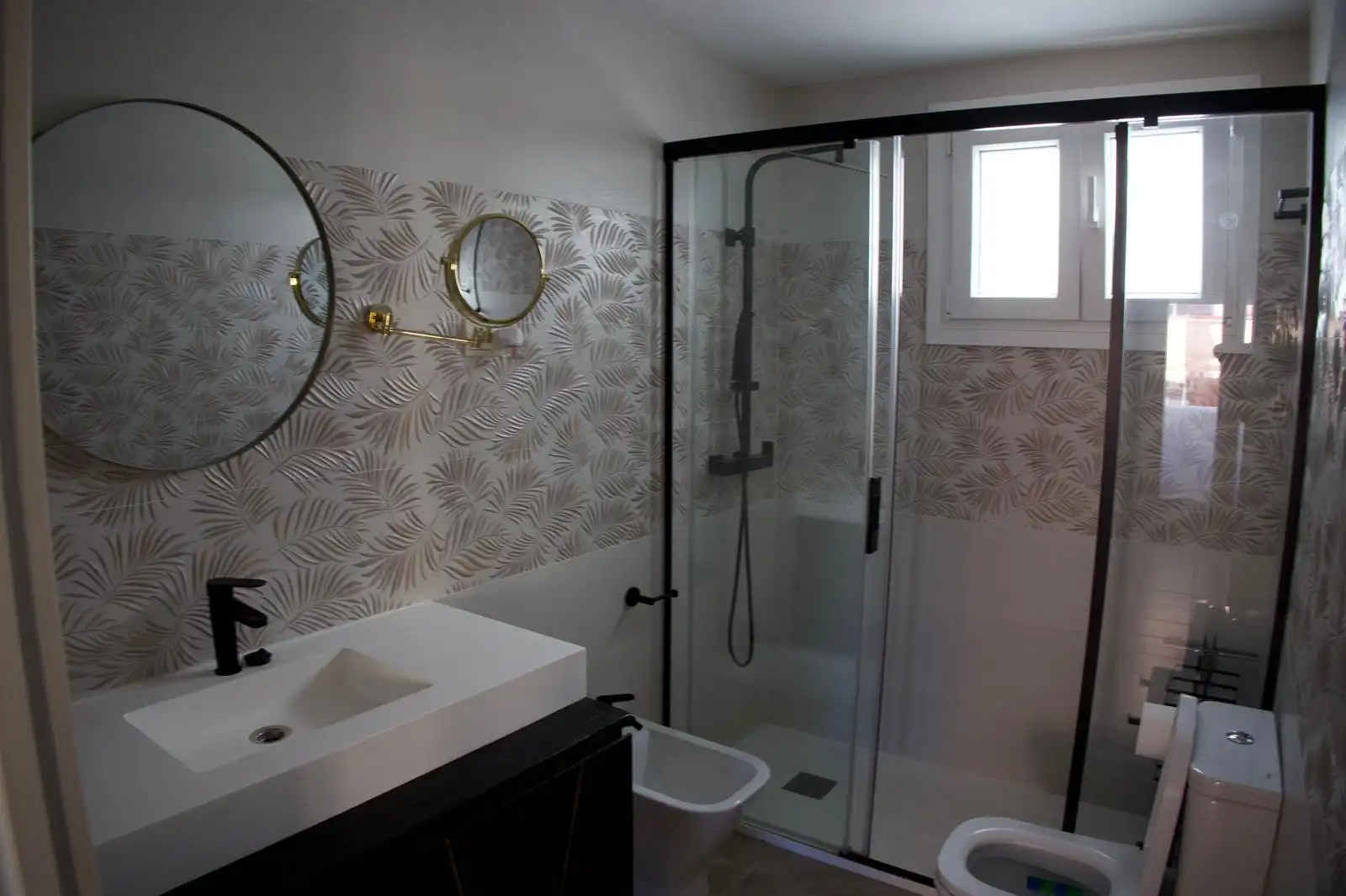 Bathroom of Houses for sale in Fuengirola  with Air Conditioner, Heating and Oven