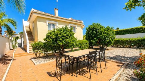 Amplia Villa Mediterránea con Piscina Privada y Parcela de 600 m2 en Doña Pepa  YC490557, imatge 3