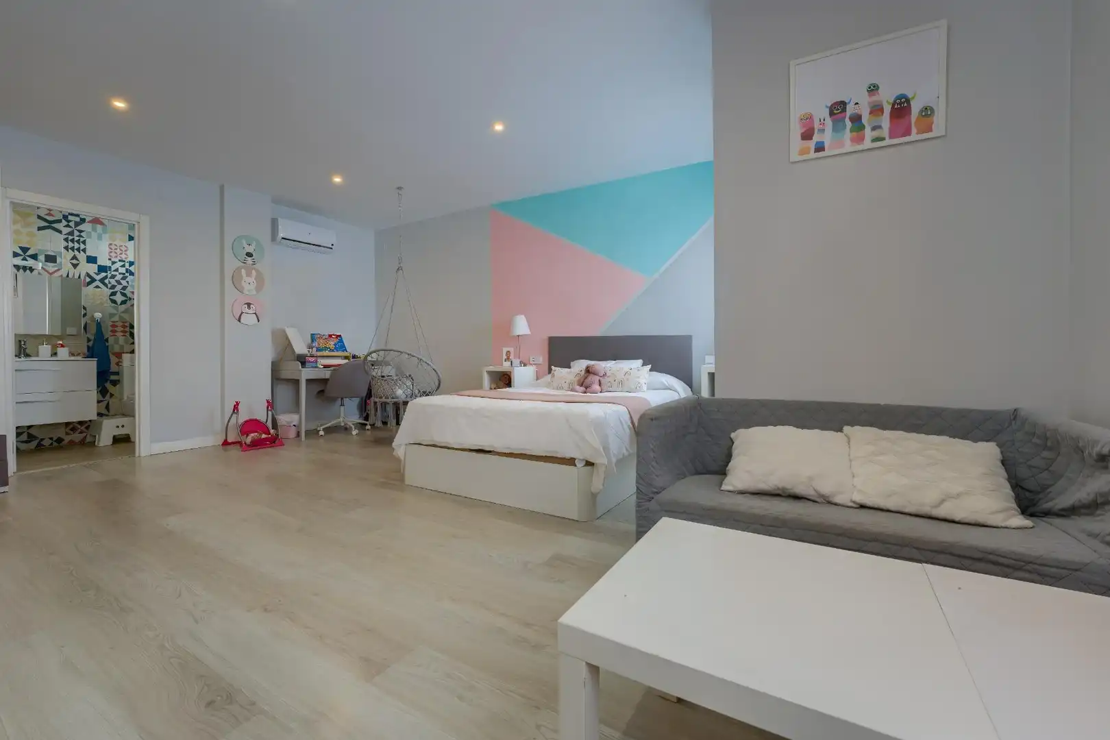 Bedroom of Houses for sale in Tomares  with Air Conditioner, Private garden and Terrace
