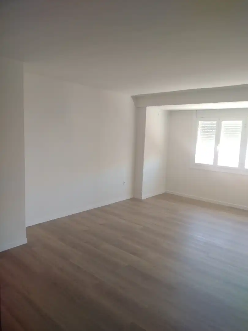 Wohnung zur Miete in Terrassa mit Heizung, Parkett und Ofen