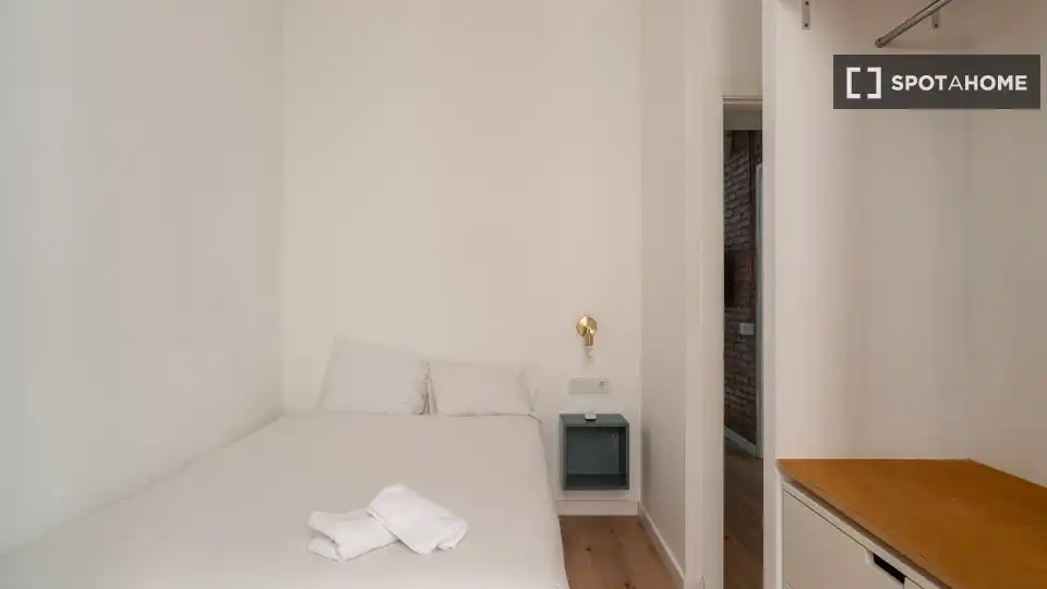 Bedroom of Flat for rent in Gràcia