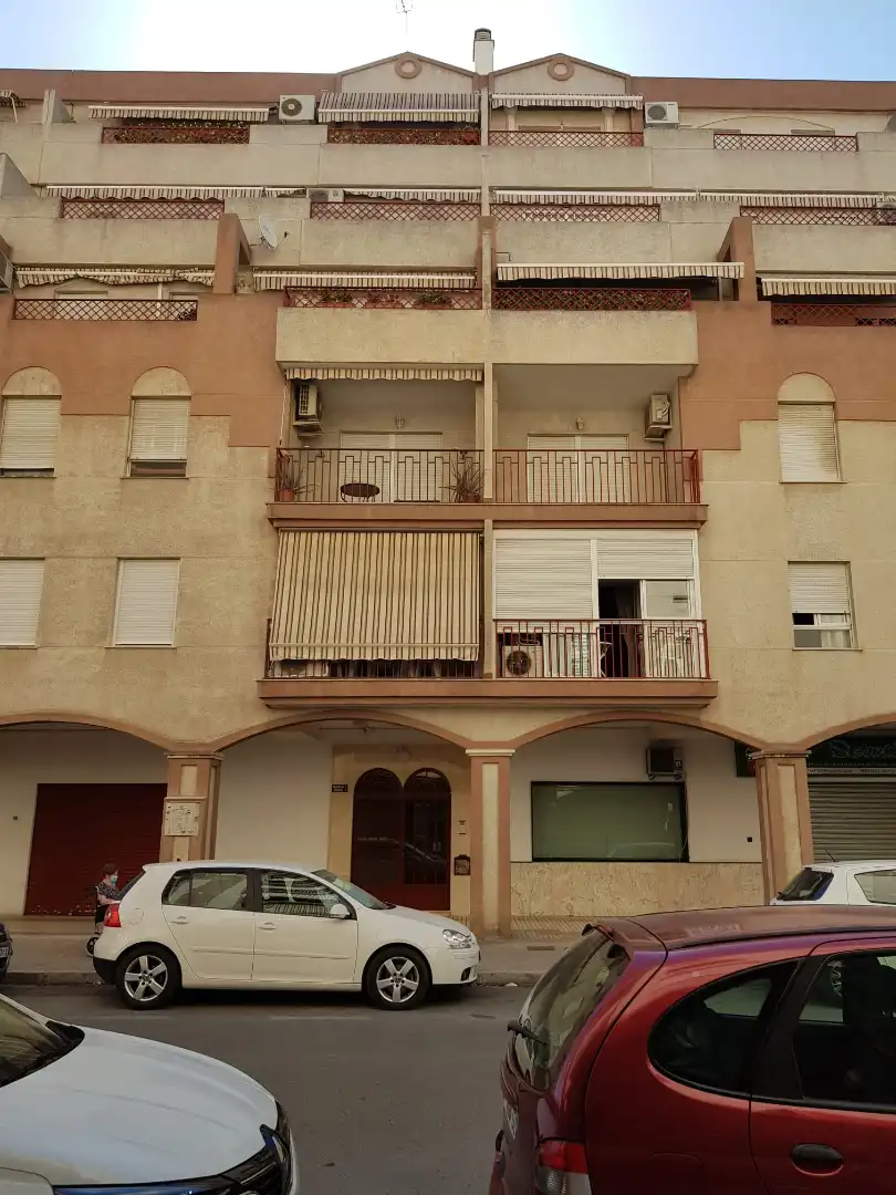 Vista exterior de Pis per a compartir en Granada amb Aire condicionat, Calefacció i Terrassa
