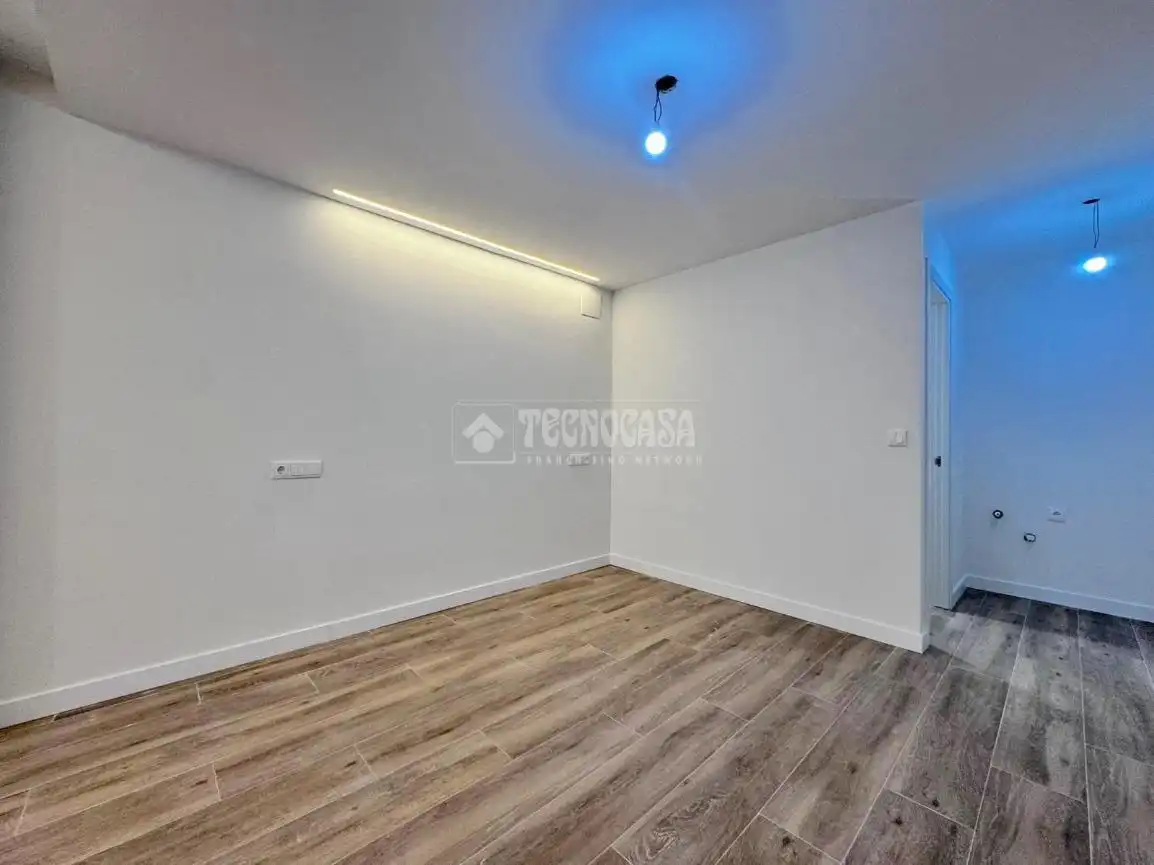 Piso en venta en Madrid con Calefacción y Parquet
