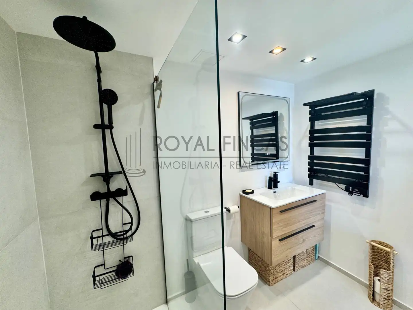 Bathroom of Detached homes for sale in Benalmádena  with Air Conditioner, Terrace and Furnished