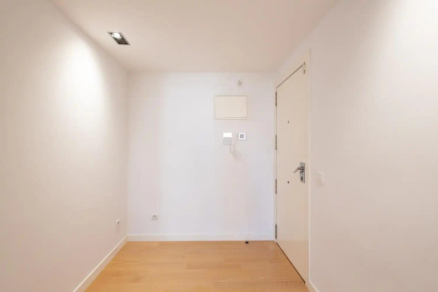 Flat for share in Valencia  with Air Conditioner, Heating and Balcony